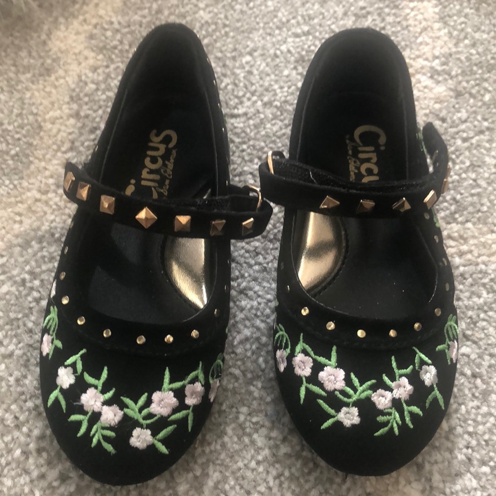 Little girls dress shoes. Very beautiful